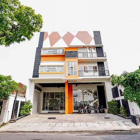Pratisarawirya Guesthouse By Ecommerceloka Surabaya Exterior photo