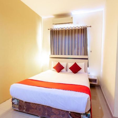 Pratisarawirya Guesthouse By Ecommerceloka Surabaya Exterior photo