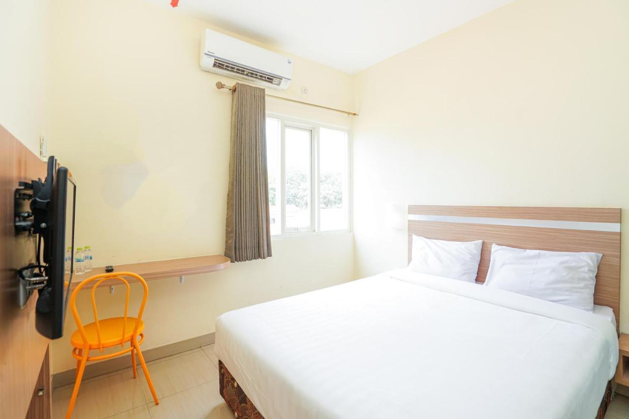 Pratisarawirya Guesthouse By Ecommerceloka Surabaya Exterior photo