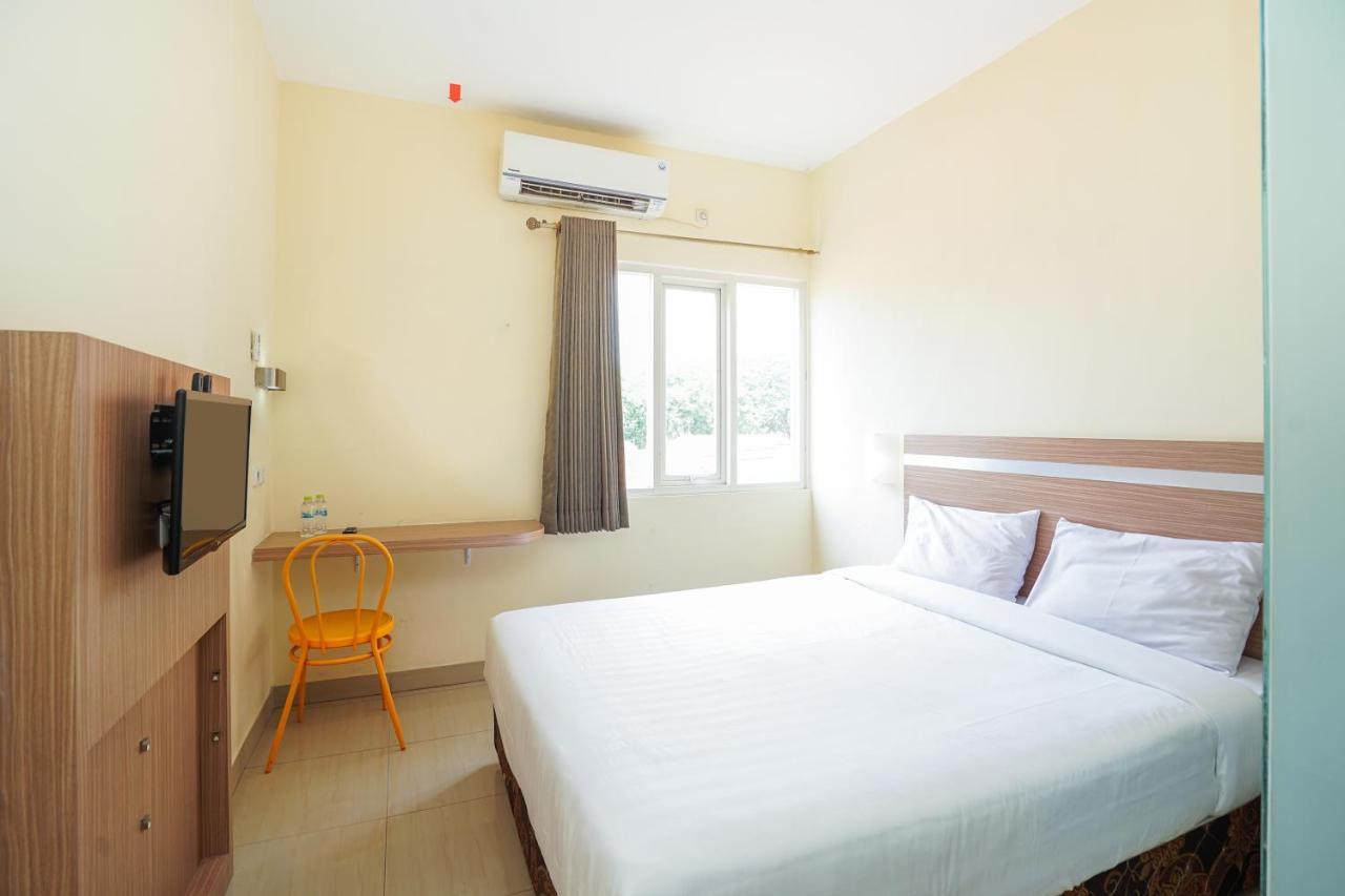 Pratisarawirya Guesthouse By Ecommerceloka Surabaya Exterior photo