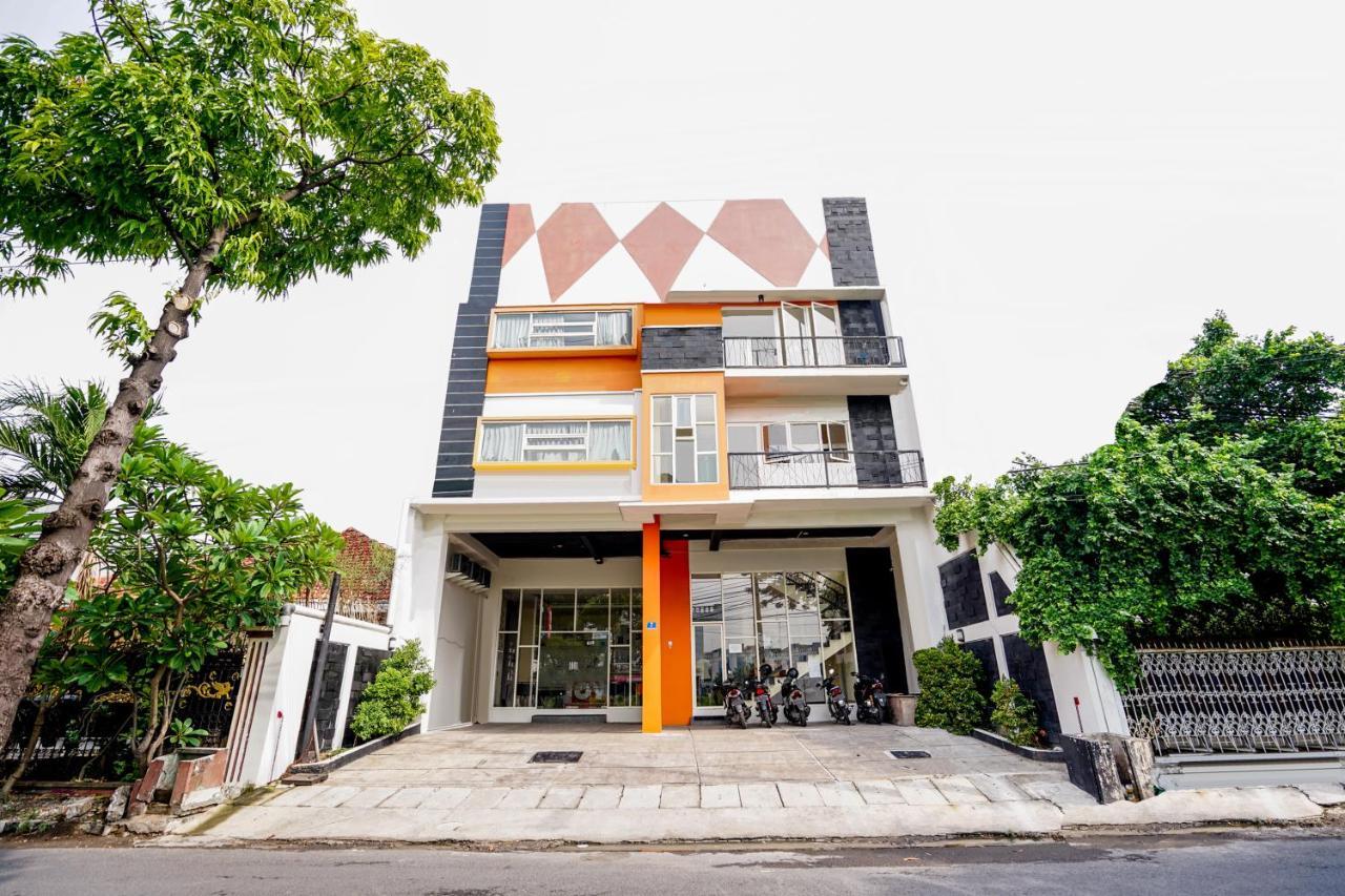 Pratisarawirya Guesthouse By Ecommerceloka Surabaya Exterior photo