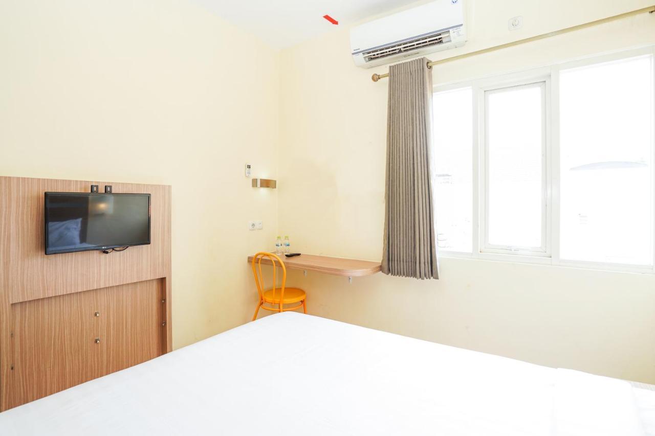 Pratisarawirya Guesthouse By Ecommerceloka Surabaya Exterior photo