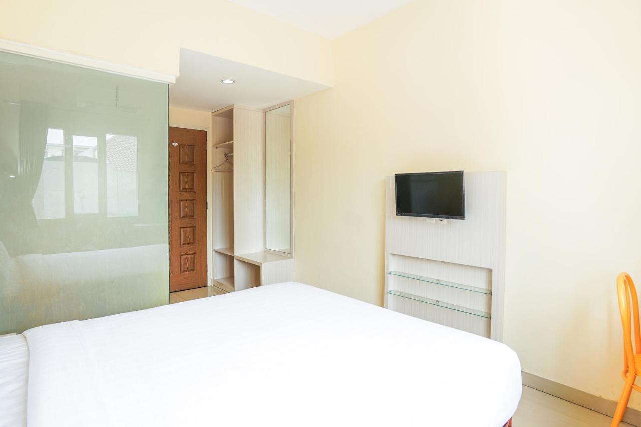 Pratisarawirya Guesthouse By Ecommerceloka Surabaya Exterior photo