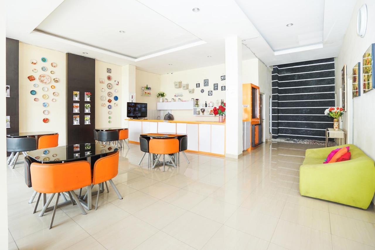 Pratisarawirya Guesthouse By Ecommerceloka Surabaya Exterior photo