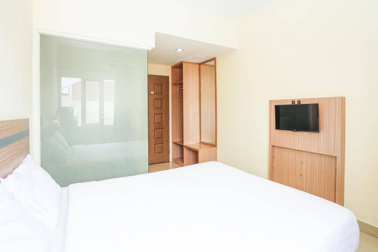 Pratisarawirya Guesthouse By Ecommerceloka Surabaya Exterior photo