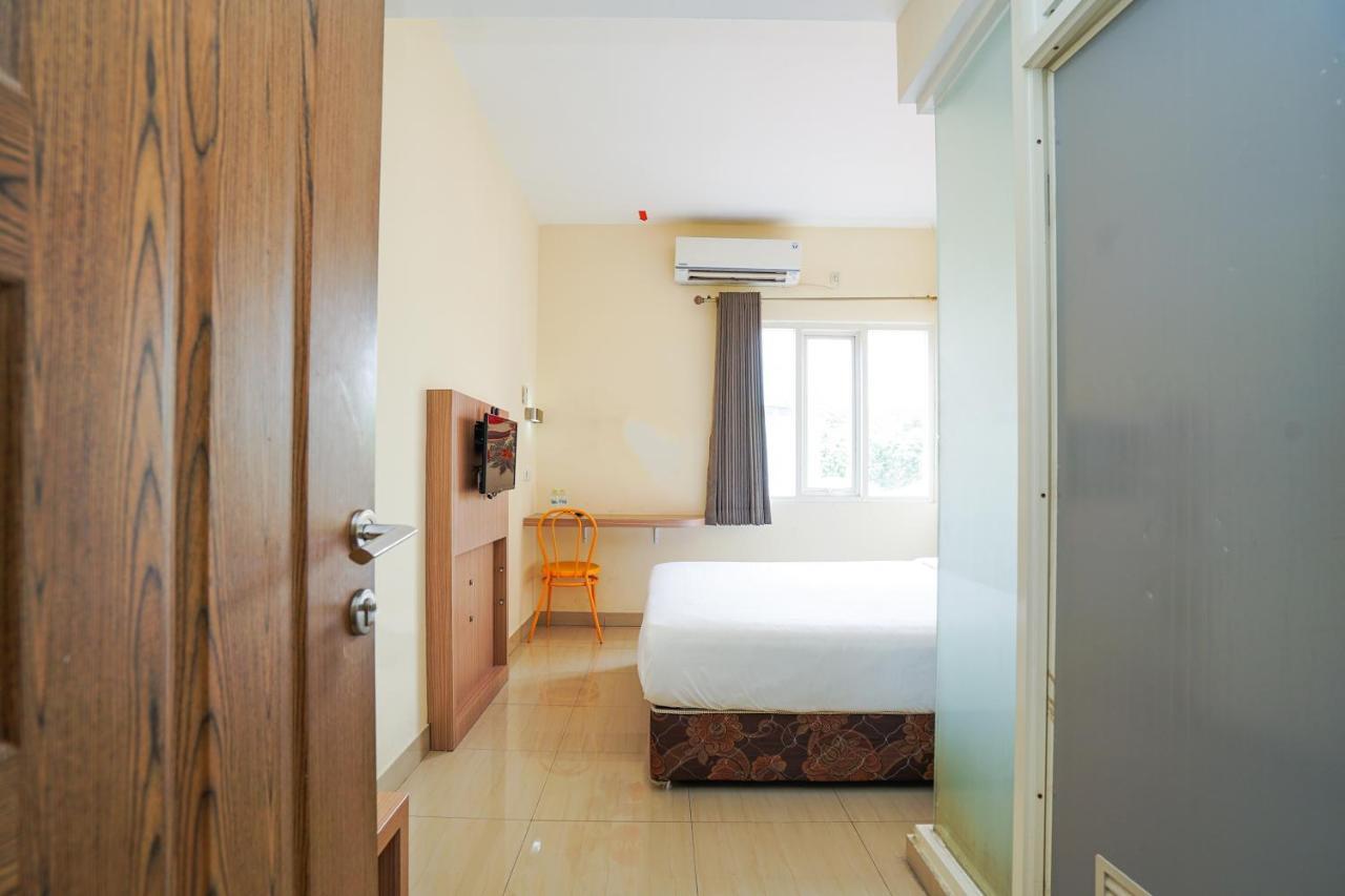 Pratisarawirya Guesthouse By Ecommerceloka Surabaya Exterior photo