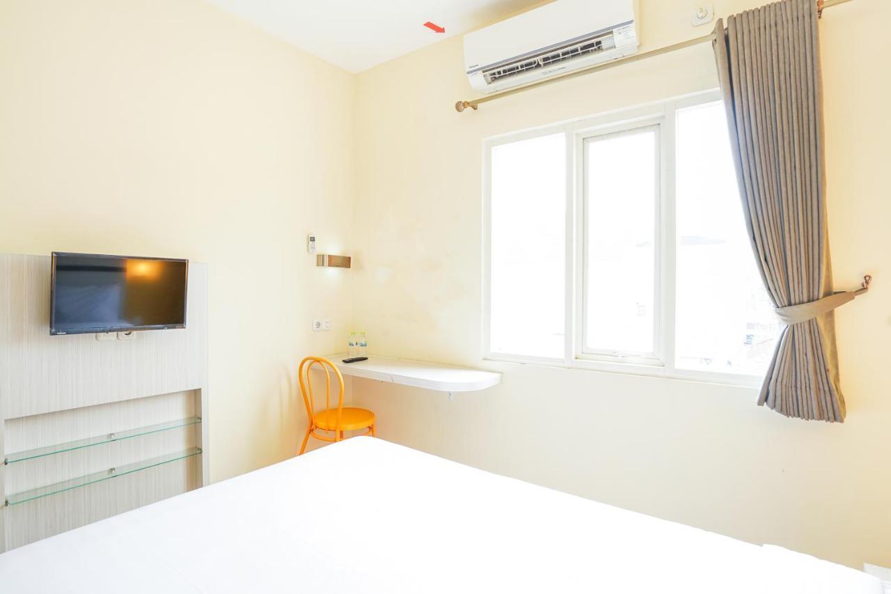 Pratisarawirya Guesthouse By Ecommerceloka Surabaya Exterior photo