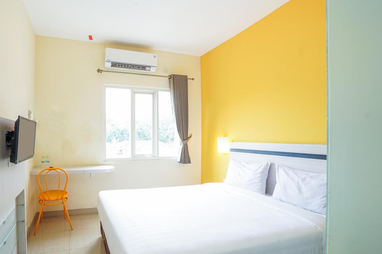 Pratisarawirya Guesthouse By Ecommerceloka Surabaya Exterior photo