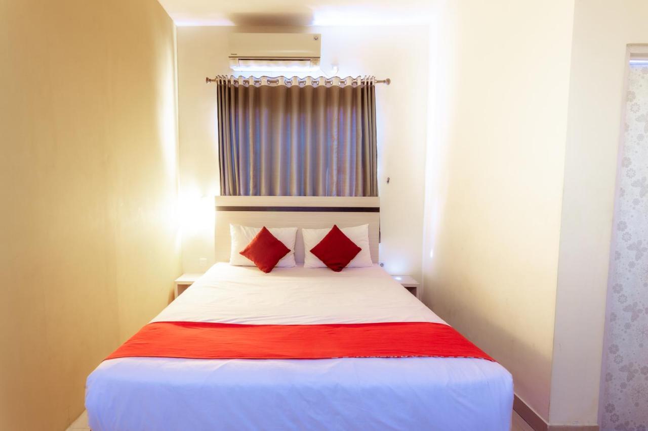 Pratisarawirya Guesthouse By Ecommerceloka Surabaya Exterior photo