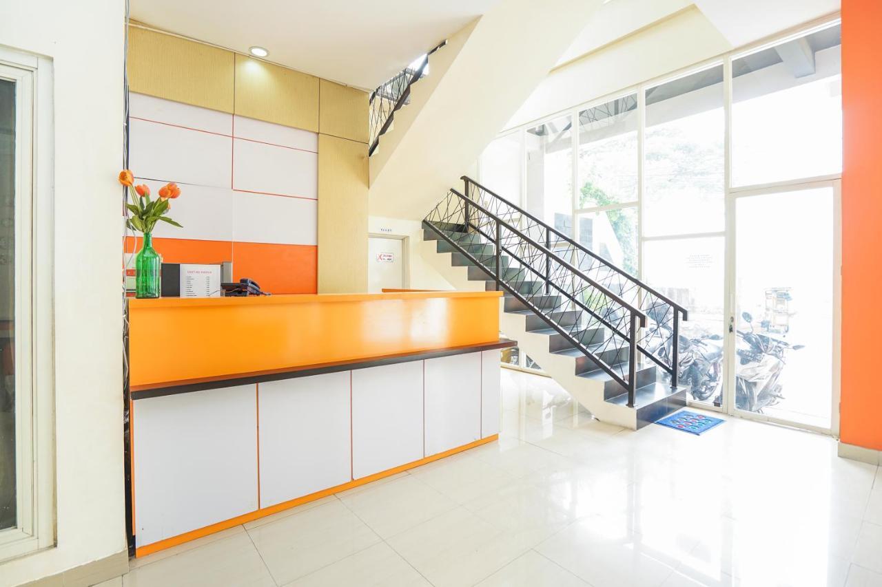 Pratisarawirya Guesthouse By Ecommerceloka Surabaya Exterior photo
