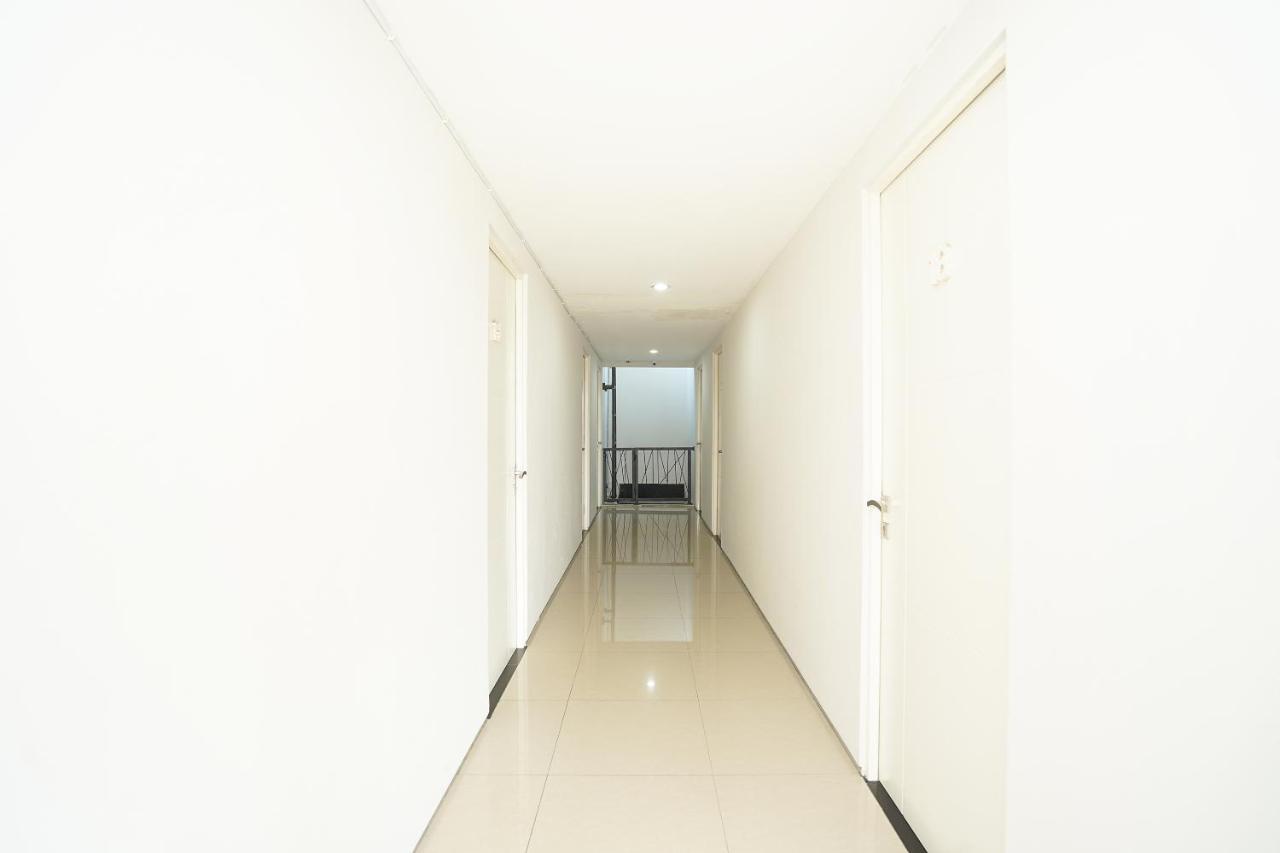 Pratisarawirya Guesthouse By Ecommerceloka Surabaya Exterior photo