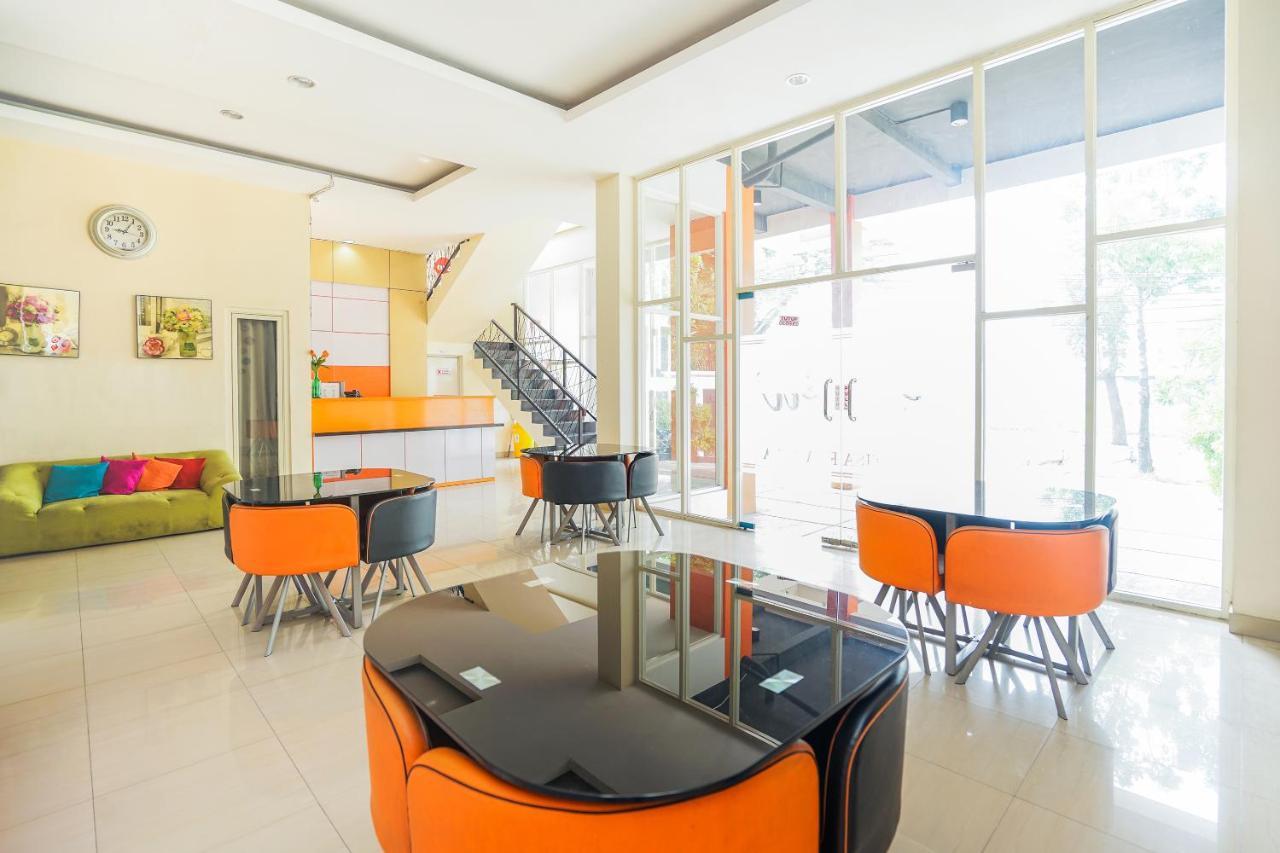Pratisarawirya Guesthouse By Ecommerceloka Surabaya Exterior photo