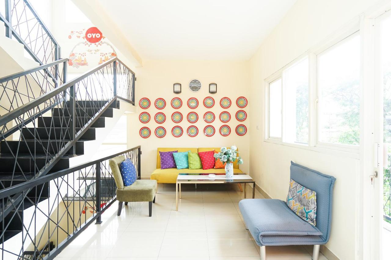 Pratisarawirya Guesthouse By Ecommerceloka Surabaya Exterior photo